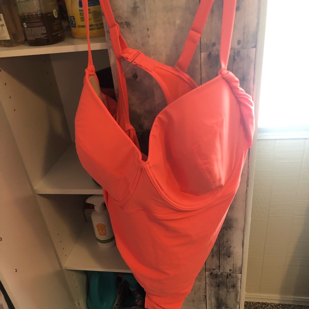 Old Navy size 4x plus one piece swimsuit